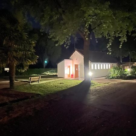 Camping Les Portes Du Perche Mamers Exterior foto