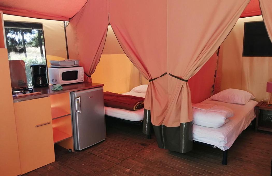 Camping Les Portes Du Perche Mamers Exterior foto