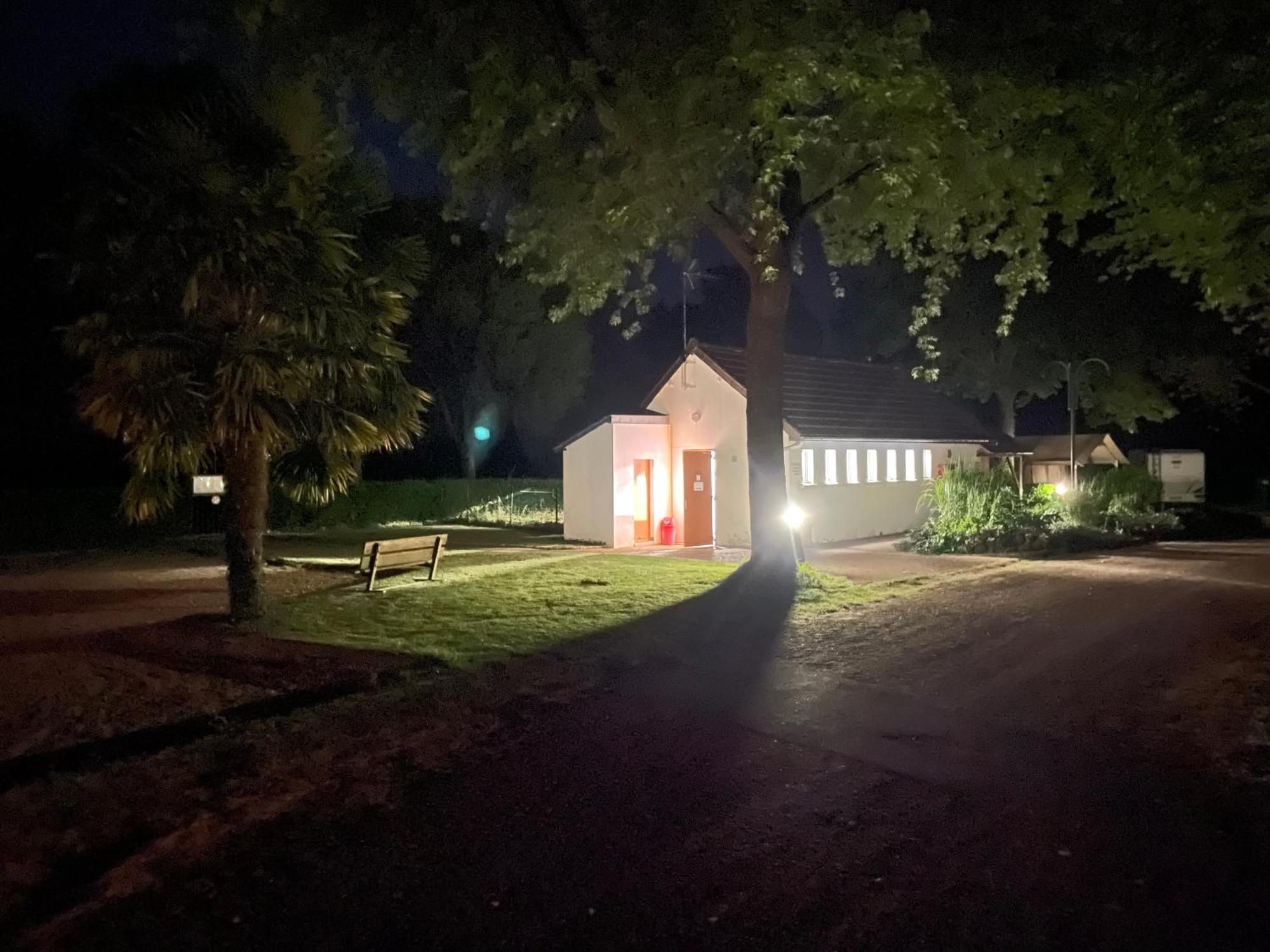 Camping Les Portes Du Perche Mamers Exterior foto