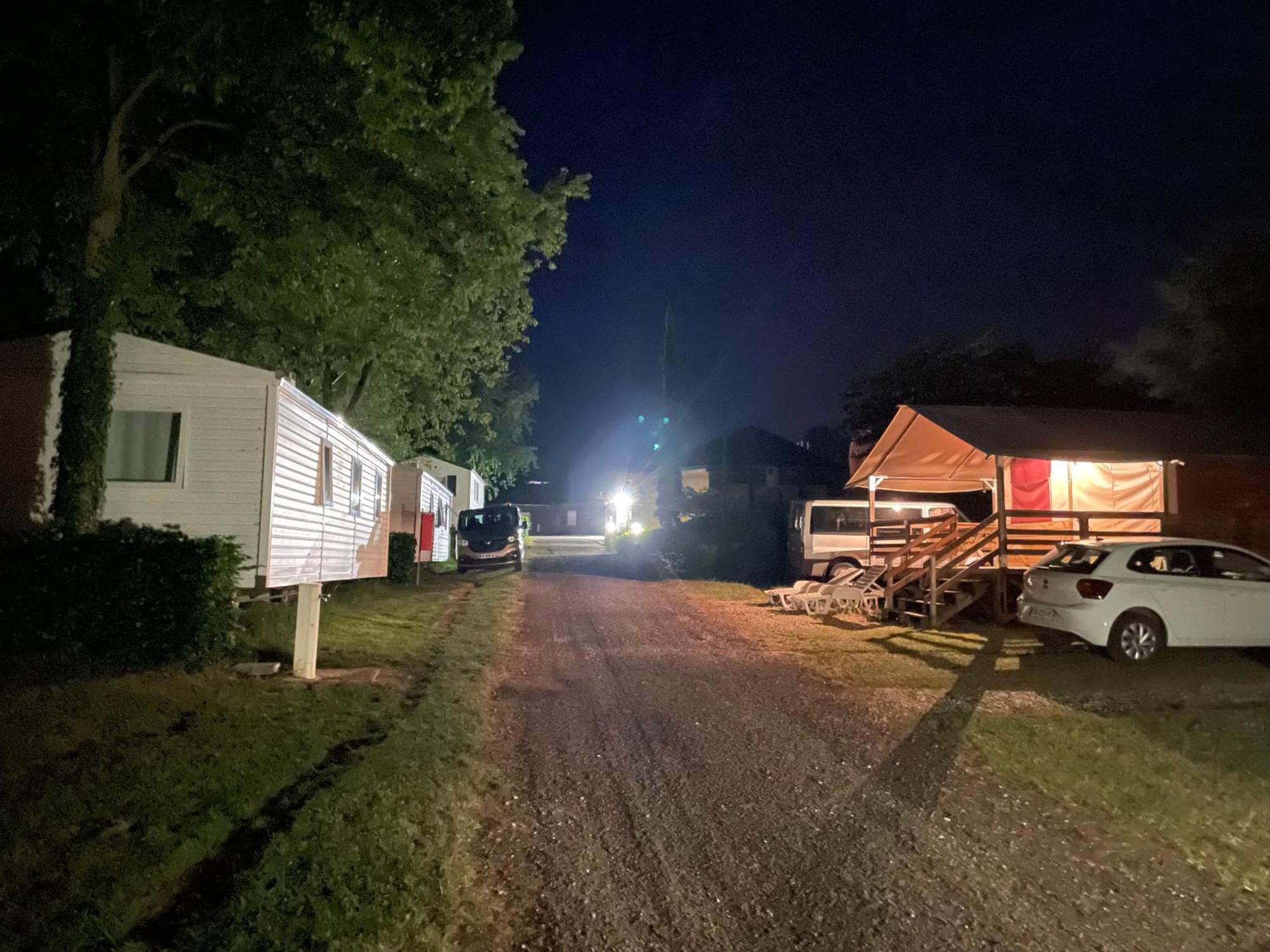 Camping Les Portes Du Perche Mamers Exterior foto